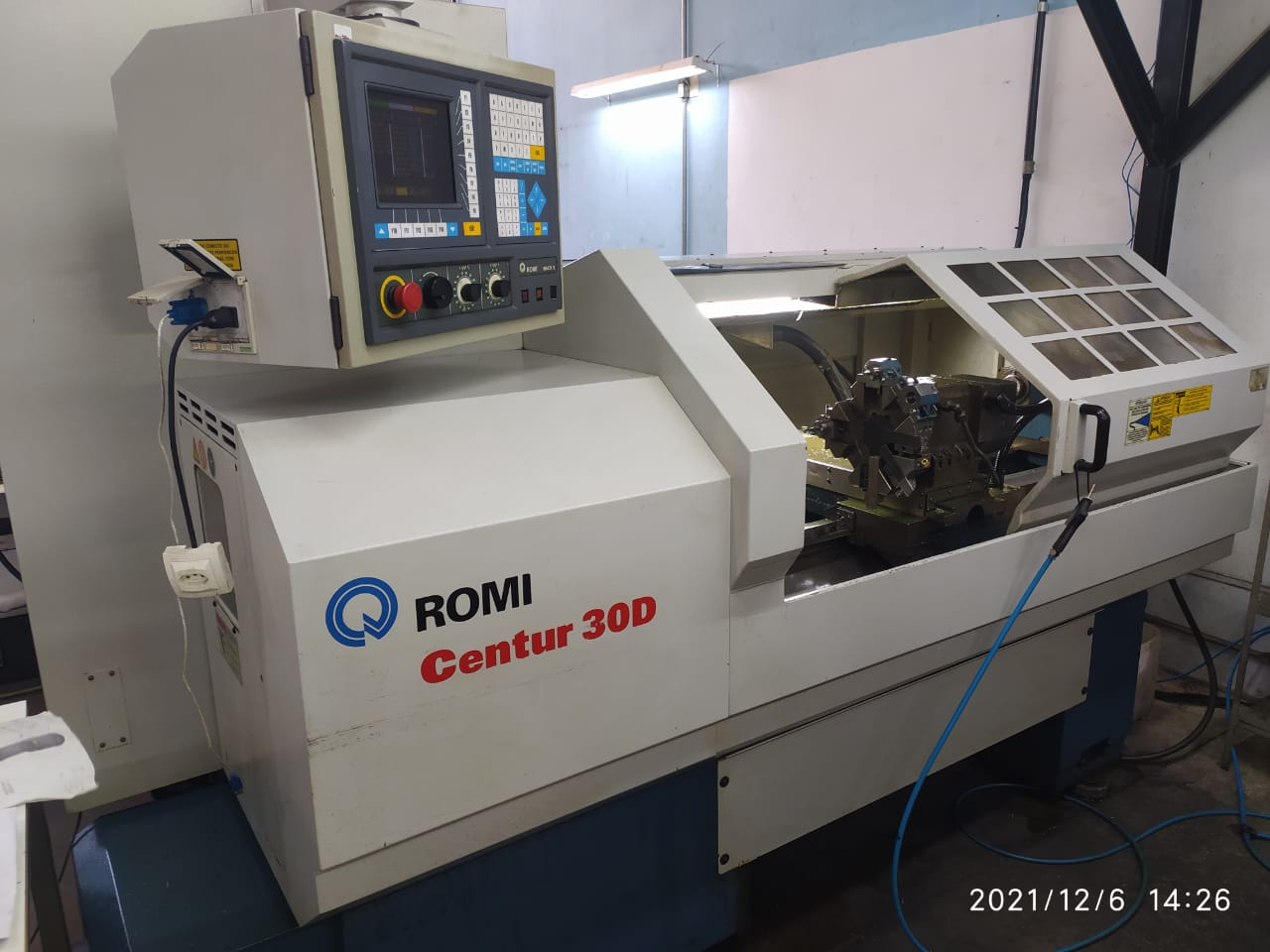 TORNO CNC - ROMI - CENTUR 30D - 1000MM - ANO 2006