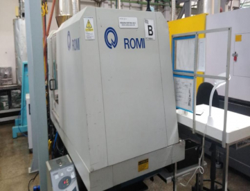 Foto: INJETORA DE PLÁSTICO ROMI PRIMAX R  100 TONELADAS- COM NR12  -ANO 2003