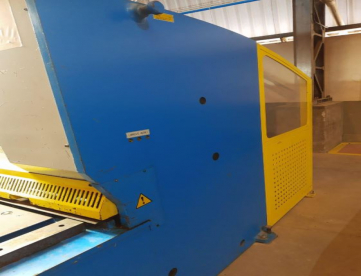 Foto: GUILHOTINA CNC GASPARINI - LGSK 3008 - ANO 2011 - 3000 x 8mm