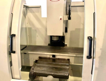 Foto: FRESADORA CNC - TRAVIS - M1500 - ANO 2009 - 1500 x 680 x 670mm