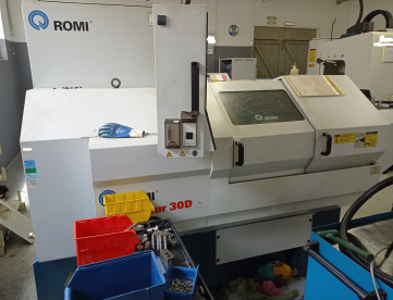 Foto: TORNO CNC - ROMI - CENTUR 30D - 500MM -MAQUINA MUITO NOVA - ANO 2009