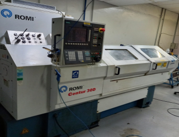 Foto: TORNO CNC - ROMI - CENTUR 30D - 1000 MM  - PLACA E CONTRA PONTO HIDRÁULICA - ANO 2010