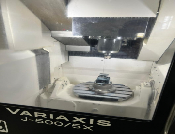 Foto: CENTRO DE USINAGEM VERTICAL - 5 EIXOS - MAZAK - J500/5X - ANO 2019