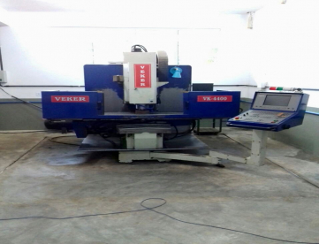 Foto: FRESADORA CNC - VEKER - VK4400 - ANO 2005 - 1000 x 500 x 500 MM