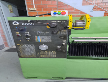 Foto: TORNO MECÂNICO ROMI MAXI 520 = 520MM X 2200MM COM NR12