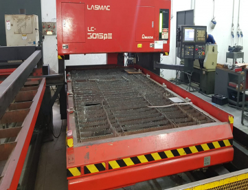 Foto: MAQUINA DE CORTE A LASER E TUBOS -AMADA LASMAC 3015BIII 3000 WATS - ANO 1998