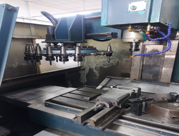 Foto: CENTRO DE USINAGEM VERTICAL FEELER FV-800SE- ANO 1999