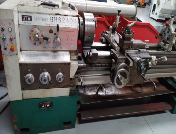 Foto: TORNO MECANICO J&W - 430MM X 1500MM