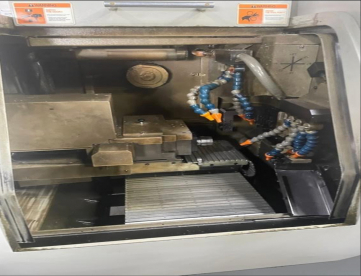 Foto: TORNO AUTOMÀTICO CNC CABEÇOTE MOVEL MARCA HANWHA MODELO XD20H -ANO 2007