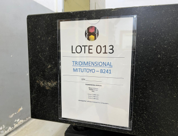 Foto: LOTE ANC 013 - TRIDIMENSIONAL MANUAL - MITUTOYO - B-241