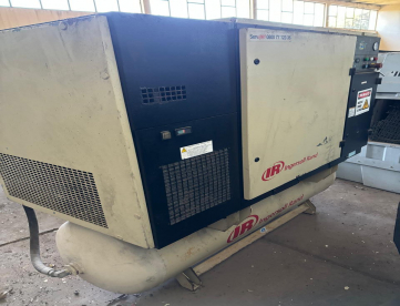 Foto: COMPRESSOR DE PARAFUSO ENGERSOLL RAND UP6-20 HP- ANO 2017