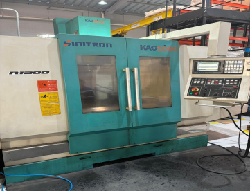 Foto: FRESADORA CNC - SINITRON - KAO 1000 - ANO 2010 - 1000 x 550 x 550 MM