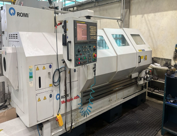 Foto: TORNO CNC ROMI MULTIPLIC 40A - 2000 X 685 -ANO 2008