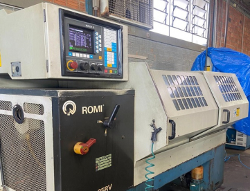 Foto: TORNO CNC ROMI - CENTUR 35 RV - ANO 1997