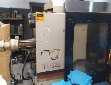 Foto: INJETORA DE PLASTICOS MG TPO 250 - 250 TONELADAS