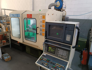 Foto: AFIADORA CNC 7 EIXOS MAKINO SEIKI MOD. CNJ2-30