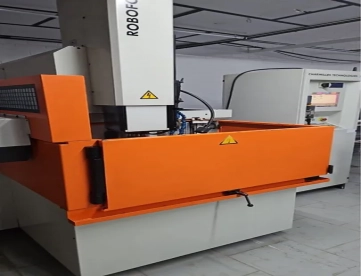 Foto: ELETROEROSÃO PENETRAÇÃO CNC - CHARMILLES - ROBOFORM 54 - ANO 2000 - 600 x 400 x 450 MM