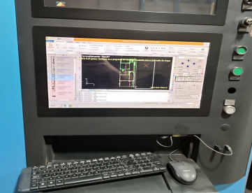 Foto: MÁQUINA CORTE A LASER - FIBRA ÓTICA - EUROSTEC - 3015 - 2000 WATTS IPG - ANO 2020