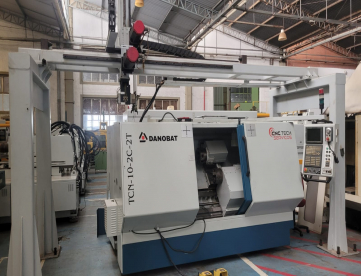 Foto: CENTRO DE TORNEAMENTO CNC DANOBAT DUPLA TORRE DUPLO SPINDLE TCN-10-2C-2T - VN156 COM PÓRTIC        O DE AUTOMAÇÃO