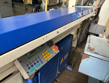 Foto: ALIMENTADOR DE BARRAS CNC  IEMCA BOSS 542- BARRAS DE 3,00 A 54,00 MM - ANO 2004