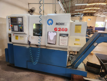 Foto: CENTRO DE TORNEAMENTO ROMI G240 - 240MM X 400MM - ANO 2007 - FANUC - COMPLETO