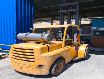 Foto: EMPILHADEIRA Á GAS HYSTER - 4 TONS X 6 MTS
