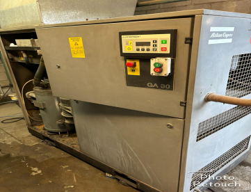 Foto: COMPRESSOR DE PARAFUSO ATLAS COPCO -GA30 -100 AP- ANO 1997
