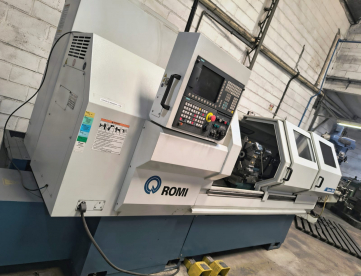 Foto: TORNO CNC - ROMI - CENTUR 35D - ANO 2022 - 520 x 1500 MM - SOMENTE 190 Hrs de Uso