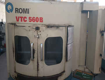 Foto: CENTRO DE FURAÇÃO E ROSQUEAMENTO - ROMI - VTC 560B - ANO 2008 - 500 x 410 x 410 MM