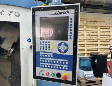 Foto: AFIADORA AUTOMÁTICA E CHANFRADORA DE DISCOS DE SERRA  DE HSS-MARCA LOROCH  -MODELO  KSC710 -ANO 2005