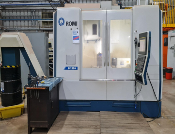 Foto: CENTRO DE USINAGEM VERTICAL - ROMI - D1250 - ANO 2019 - 1270 x 610 x 640 MM - COM 4º EIXO