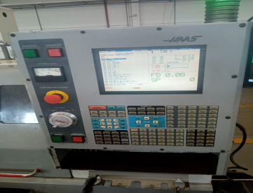 Foto: CENTRO DE TORNEAMENTO - HAAS - SL10 - ANO 2010 - 356 x 413 MM - ADEQUADO A NORMA NR12