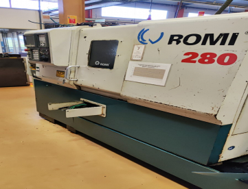 Foto: CENTRO DE TORNEAMENTO - ROMI - G280 - ANO 2004 - 280 x 540 MM
