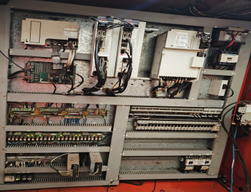 Foto: CENTRO DE USINAGEM VERTICAL - SINITRON - VMC1500 - ANO 2007 - 1500MM x 740MM x 680 MM