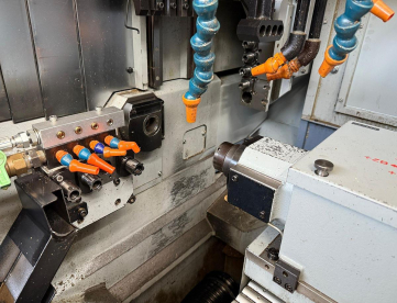 Foto: TORNO CNC AUTOMÁTICO DE CABEÇOTE MOVEL - STAR SR20R - COM ALIMENTADOR DE BARRAS - ANO 2008