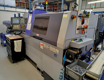 Foto: TORNO CNC AUT0MÁTICO DE CABEÇOTE MOVEL - STAR SV38R - COM ALIMENTADOR DE BARRAS - MAQUINA SEMI NOVA - ANO 2014
