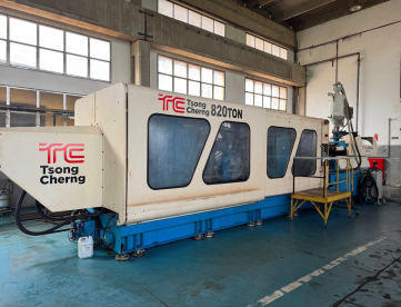 Foto: INJETORA PARA PLASTICOS - TC TSONG CHERNG - 820 TONS - ANO 2010