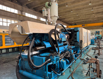 Foto: INJETORA PARA PLASTICOS - TC TSONG CHERNG - 820 TONS - ANO 2010
