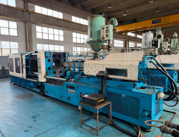 Foto: INJETORA PARA PLASTICOS - HWA - 750 TONS - ANO 2002