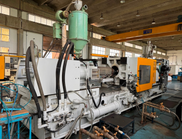 Foto: INJETORA PARA PLASTICOS MARCA CLF - 500 TONS - ANO 2009 RETROFITADA EM 2022