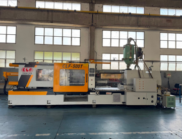 Foto: INJETORA PARA PLASTICOS MARCA CLF - 500 TONS - ANO 2009 RETROFITADA EM 2022