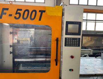 Foto: INJETORA PARA PLASTICOS MARCA CLF - 500 TONS - ANO 2009 RETROFITADA EM 2022