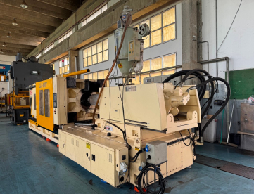 Foto: INJETORA PARA PLASTICOS LCF - 600 TONS - ANO 2009 RETROFITADA EM 2022