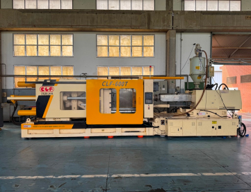 Foto: INJETORA PARA PLASTICOS LCF - 600 TONS - ANO 2009 RETROFITADA EM 2022