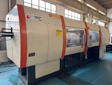 Foto: INJETORA PARA PLASTICOS SANDRETTO - 395 TONS - ANO 2012