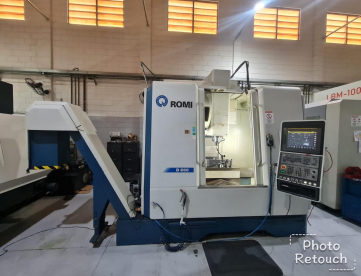 Foto: CENTRO DE USINAGEM VERTICAL - ROMI - D800 - ANO 2019 - REFRIGERAÇÃO INTERNA -10.000 RPM - MÁQUINA MUITO CONSERVADA
