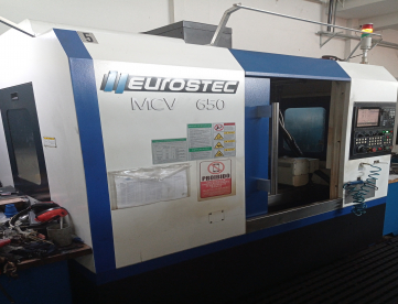 Foto: CENTRO DE USINAGEM VERTICAL - EUROSTEC - MCV650 - ANO 2018 - COM 4º EIXO - 650 x 420 x 500MM