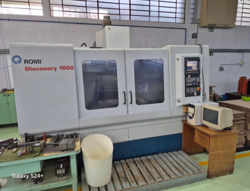 Foto: CENTRO DE USINAGEM - ROMI - DISCOVERY 1000 - ANO 2002