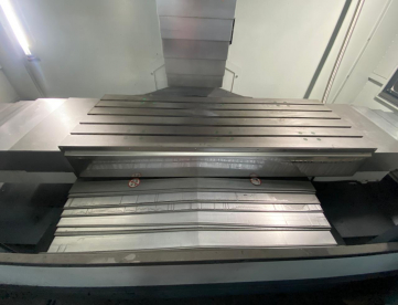 Foto: CENTRO DE USINAGEM VERTICAL TRAVIS M-1500SL - 1500MM X 720MM X 880MM - ANO 2024