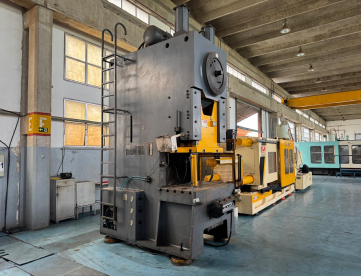 Foto: PRENSA EXCÊNTRICA JIN - MOD.JL21-200 - 200 TONS - MESA 1350MM X 800MM